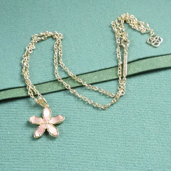 Kendra Scott Kyla Necklace Pink Cat's Eye Glass Gold - Picture 3 of 3